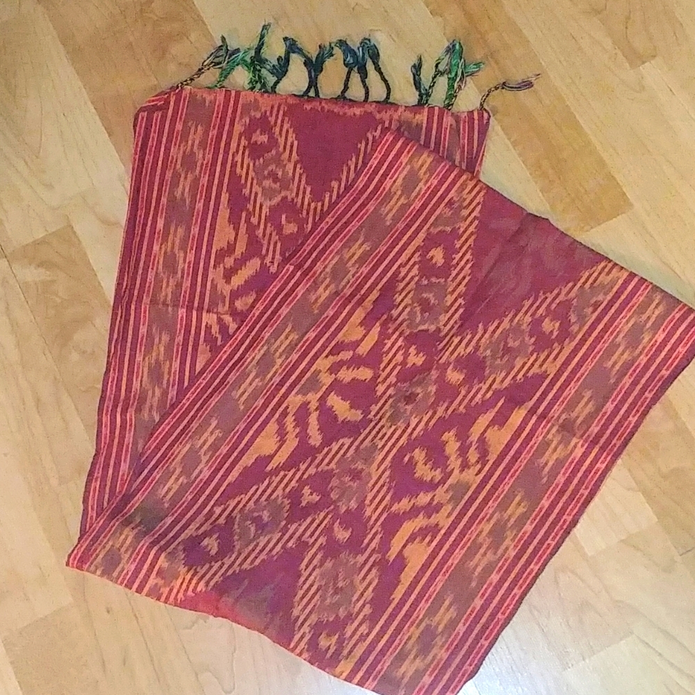 Multi Color Aztec Print Scarf. - Picture 1 of 2